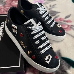 - Karl Lagerfeld size 9
Worn lightly* like new